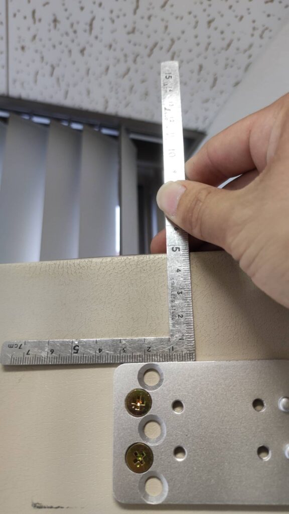 油漏れしたドアクローザー取り外し後の清掃