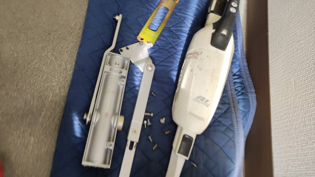 新しいブラケットを固定した状態