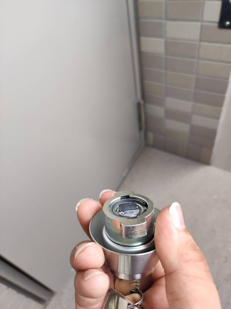 鍵交換前のMIWA U9シリンダー