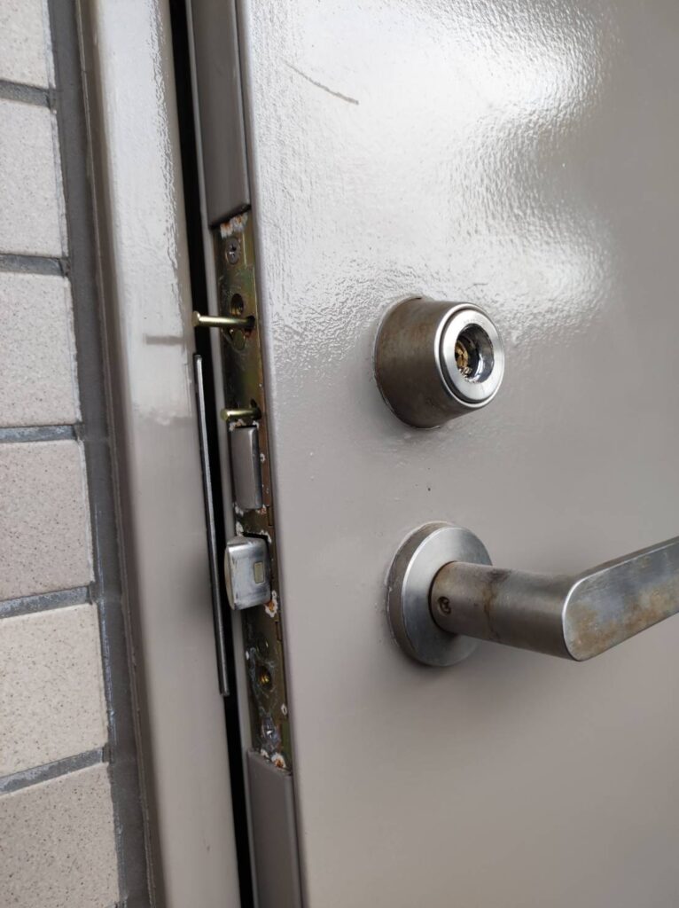 MIWA LAタイプのシリンダー交換中